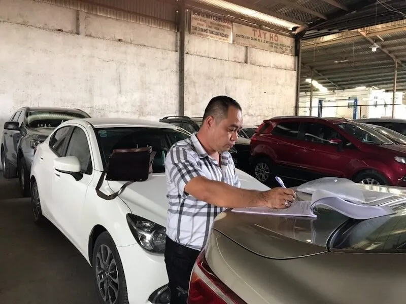 Kiểm tra tình trạng vật lý của xe