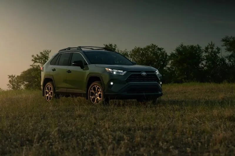 Toyota RAV4 Hybrid là một trong những mẫu SUV tiết kiệm xăng phổ biến